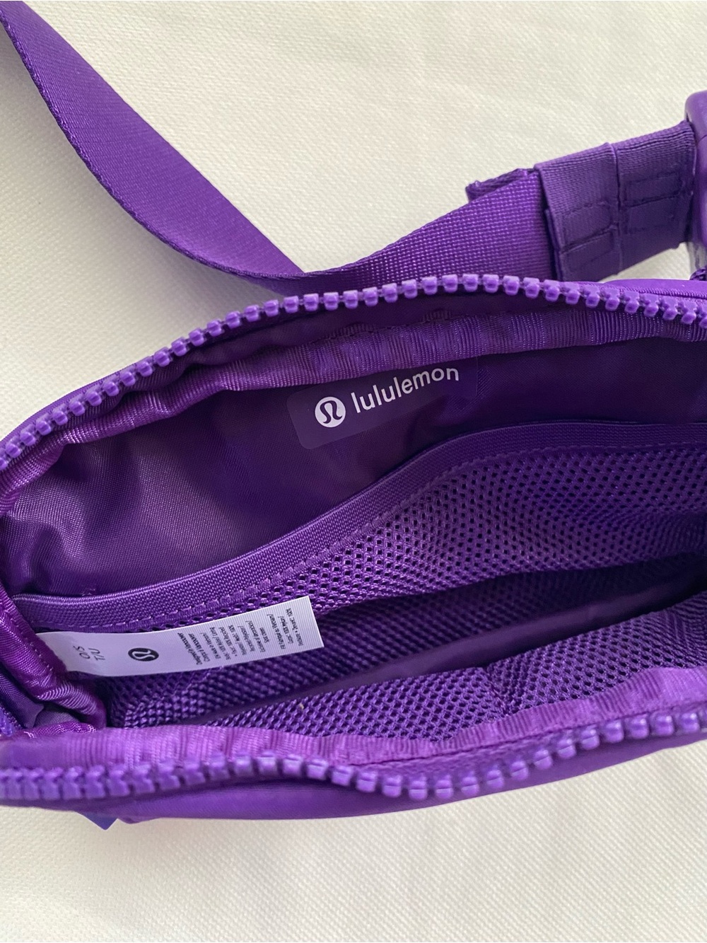Lululemon Everywhere Belt Bag 1L - Picture 4 of 4